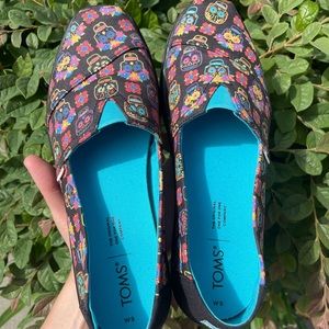 TOMS - sugar skull (womens 9)